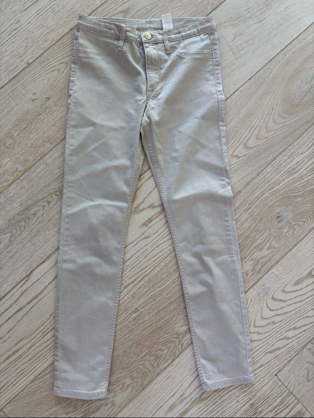 Girls size 12 light gray jeans.